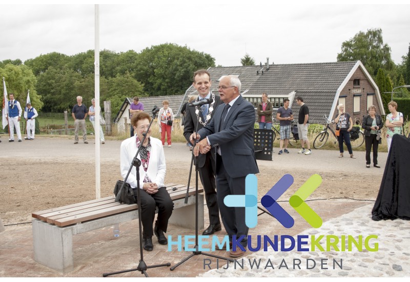 12 -7-2015 Onthulling grafsteen Herwen Coll. P.Snip- HKR (40)